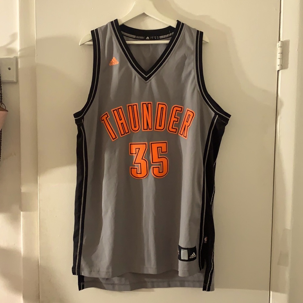 Kevin Durant LG Jersey with pretty color way.